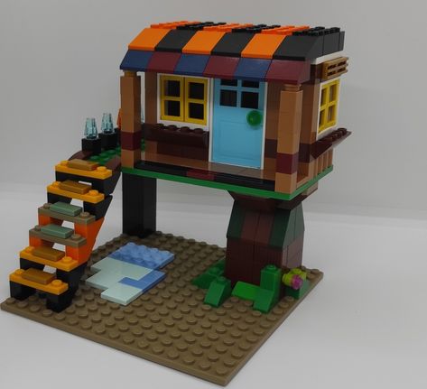 Lego House Instructions, Lego Treehouse, Lego Classic Ideas, Lego Rubiks Cube, Lego 10698, Easy Lego Creations, Lego House Ideas, Lego Village, Lego Furniture