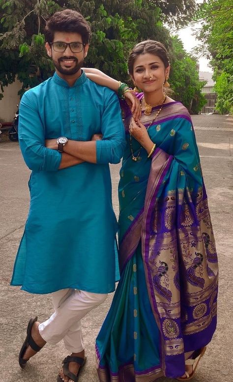 💙💙 Navari Saree Couple Photoshoot, Nauvari Saree Poses Couple, Couple Poses Maharashtrian, Thipkyanchi Rangoli Serial, Marathi Engagement Look Couple, Marathi Couple Photography, Marathi Engagement Photography, Marathi Paithani Look, Couple Twinning Outfits Indian