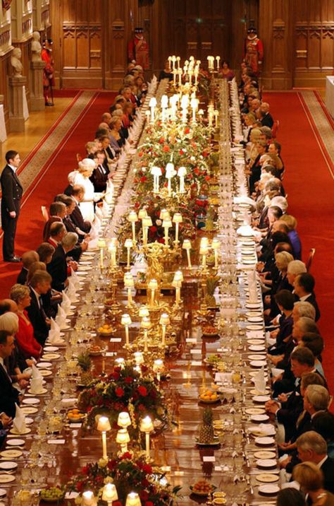 Show-stopping royal dining rooms: The Queen, Prince Charles & more REVEALED - Photo 6 Britania Raya, Funeral Attire, Harry Wedding, Prins Harry, Reine Elizabeth Ii, Reine Elizabeth, Royal Aesthetic, Reina Isabel Ii, Elisabeth Ii