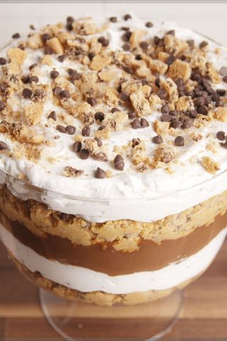 Cookie Dough Trifle, Christmas Trifle Recipes, Cookie Dough Desserts, Trifle Recipes Easy, Trifle Bowl Recipes, Trifle Dessert Recipes, Christmas Trifle, Trifle Dish, Trifle Desserts