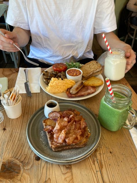 breakfast inspo food inspo yummy breakfast brunch boyfriend date cute morning smoothie french toast milkshake full english Brunch Date With Boyfriend, Drinks With Boyfriend, Brunch Astethic, Breakfast With Boyfriend, Brunch With Boyfriend, Breakfast Date Aesthetic, Brunch Date Aesthetic, Sunday Brunch Aesthetic, Loyal Boyfriend