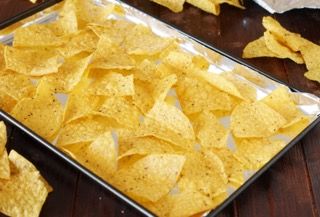 How to Make the Ultimate Crispy Nachos Ultimate Nachos, How To Make Nachos, Lays Chips, Crispy Chips, Nacho Cheese Sauce, Nachos Recipe, Nacho Cheese, Monterey Jack, Chip Dip