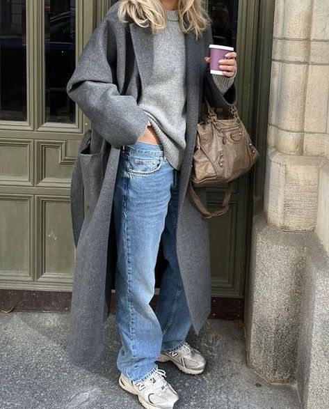 Worst Outfits, Autumn Outfit Inspiration, Grey Outfits, Sunday Brunch Outfit, Chic Autumn, Grey Jumper, Stockholm Fashion, Sunday Brunch, Autumn Outfit