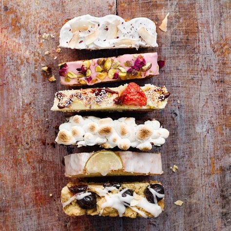 Best Dessert Loafs, Decorate Loaf Cake, Unique Loaf Cake, Loaf Baking Recipes, Black Forest Loaf Cake, Decorated Loaf Cake, Loaf Ideas Baking, Layered Loaf Cake, Winter Loaf Cake