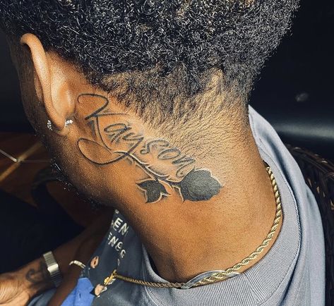 Name Face Tattoo Men, Quotes For Neck Tattoos, Neck Tattoo For Guys Name, Names On Neck Tattoo, Girlfriend Name Tattoos For Men Neck, Neck Tattoo With Name, Memorial Neck Tattoos, Neck Name Tattoo Men, Name Tattoos Neck