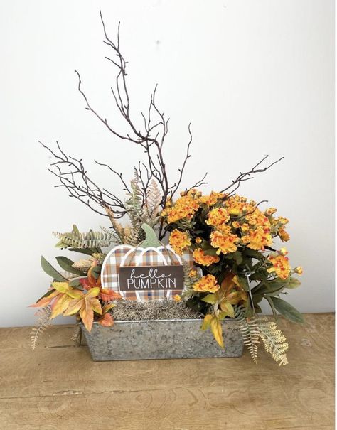 Natural Fall Flower Arrangements, Fall Conference Table Decor, Pumpkin Vase With Flowers, Fall Arrangements Ideas, Early Fall Decor Late Summer, Fall Arrangements Floral Design, Diy Fall Centerpieces For Table, Farmhouse Floral Arrangements, Fall Wagon Decor