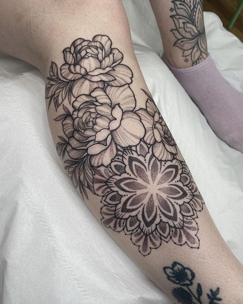 𝕰𝖒𝖒𝖆 𝕭𝖊𝖊𝖈𝖍 𝕿𝖆𝖙𝖙𝖔𝖔 | Mandala & peonies from my flash today for @shann_01xox 🖤 📍 @jadedfoxcollective @whitfieldstattooco @magnumtattoosupplies.uk @biotat_… | Instagram Peony With Mandala Tattoo, Mandala Shading Tattoo, Peonies And Mandala Tattoo, Shin Mandala Tattoo, Peony Knee Tattoo, Tattoo Back Leg, Hip Floral Tattoo, Dot Work Mandala Tattoo, Peony Mandala Tattoo