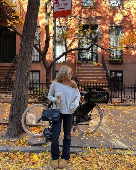 Fall City Fashion, Fall In Atlanta Outfits, Fall City Girl Outfits, City Girl Fall Outfits, New York Outfits Thanksgiving, Autumn In Nyc Aesthetic, Nyc Picnic Aesthetic, New York City Autumn Outfits, New York November Fashion