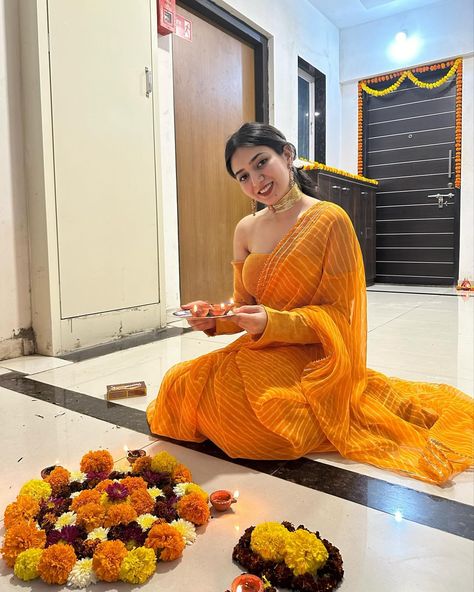 🌼🎇🪔🧡🪔🎇🌼 . . . . . . Diwali , Diwali outfit , Indian outfit , Indian look , | Instagram Diwali Outfit Indian, Diwali Outfit, Outfit Indian, Diwali Outfits, Fashionable Saree Blouse Designs, Traditional Outfit, Indian Look, Yellow Saree, Indian Blouse