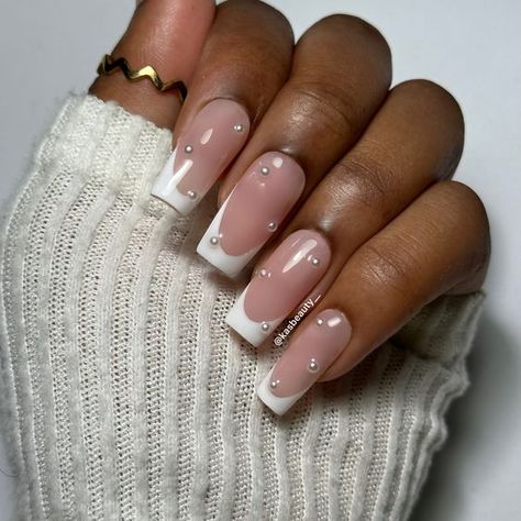 French Tip Acrylic Nails With Pearls, White French Nails With Pearls, Diamond French Tip, French Tip Designs Acrylic, French Nails With Pearls, Pearl Acrylic Nails, French Tips With Pearls, French Tip With Pearls, Christmas French Tips