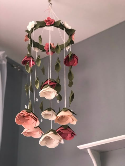 Flower Girl Room, Mobile Garden, Neutral Baby Gifts, Flower Mobile, Girl Room Decor, Felt Roses, Cute Bedroom Decor