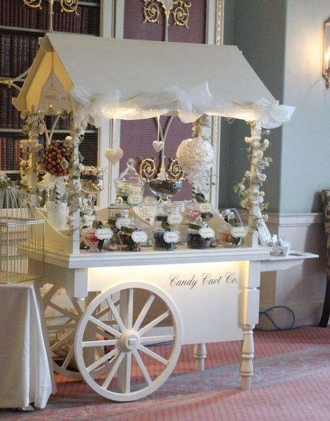 Sweet Cart Ideas, Diy Candy Cart, Candy Cart Ideas, Vintage Wedding Candy Bar, Wedding Sweet Cart, Candy Bar Comunion, Wedding Candy Cart, Wedding Fairs, Sweet Cart