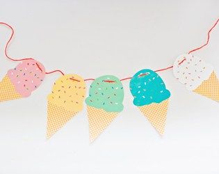 FREE PRINTABLE ICE CREAM CONE GARLAND Printable Ice Cream, Ice Cream Crafts, Ice Cream Birthday Party, Ice Cream Theme, Diy Ice Cream, Ice Cream Social, Ice Cream Birthday, An Ice Cream, Ice Cream Party