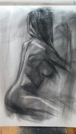 Rough Charcoal Sketch, Compressed Charcoal Drawing, Live Drawing Sketches, Life Drawing Model Female, Dark Charcoal Art, Charcoal Art Easy, Simple Charcoal Drawing, Live Figure Drawing, Live Model Drawing