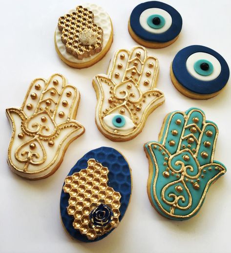 Hamsa Cookies, Moroccan Cookies, Cookies Decoradas, Iced Biscuits, Fatima Hand, Henna Party, Fancy Cookies, Beautiful Cookies, Evil Eyes