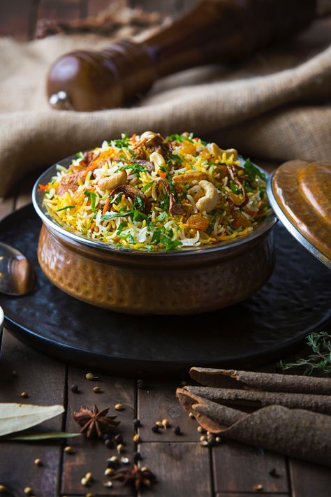 Biryani Food Photography, Biryani Photography Indian, Desi Food Photography, Indian Cuisine Photography, Arabian Food Photography, Arabic Food Photography, Biriyani Photography, Arabian Food Recipes, Biryani Aesthetic