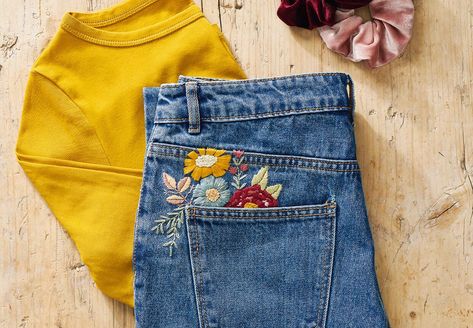 How to embroider jeans with a vintage floral design Embroider Jeans, Tea Cosy Knitting Pattern, Embroidered Converse, Mending Clothes, Denim Embroidery, Embroidery Template, Vintage Floral Design, Jean Pockets, Embroidered Shoes