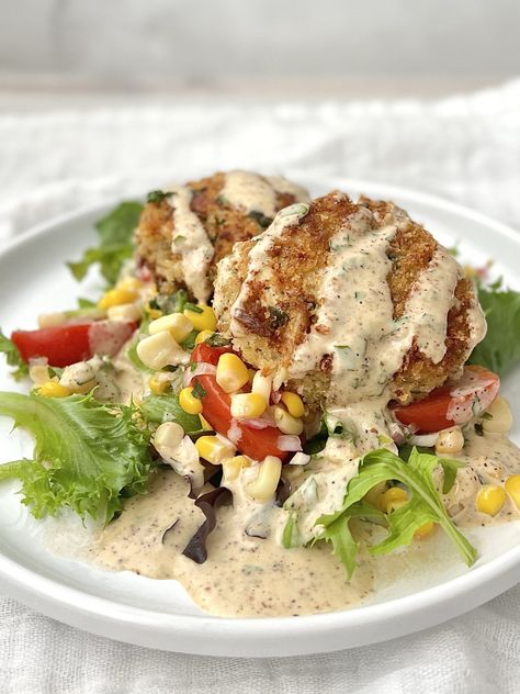 Corn Salsa For Crab Cakes, Crab Cake Bowl, Crab And Corn Salad, Side Dishes With Crab Cakes, Salad With Crab Cakes, Crab Cake Salad Recipe, Crab Cake Dinner Ideas, Crab Cake Meal Ideas, Crab Cake Meal