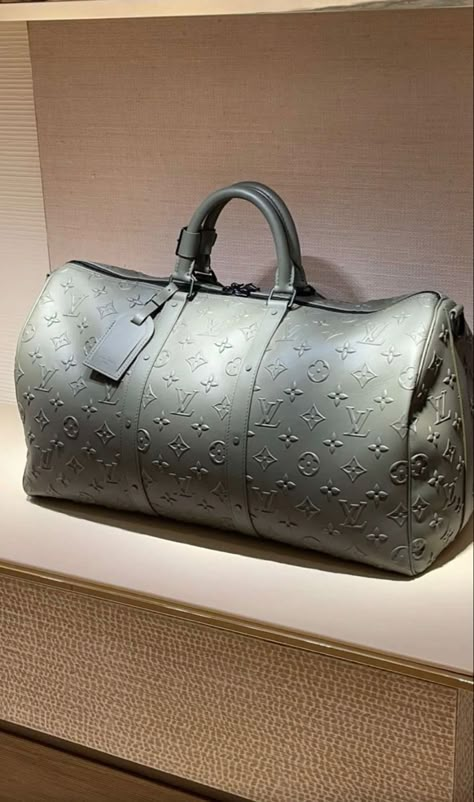 Louis Vuitton Duffle Bag, Sac Louis Vuitton, Luxury Bags Collection, Suitcase Bag, Handbag Essentials, Womens Wedding Dresses, Luxury Purses, Rich Life, Duffel Bags