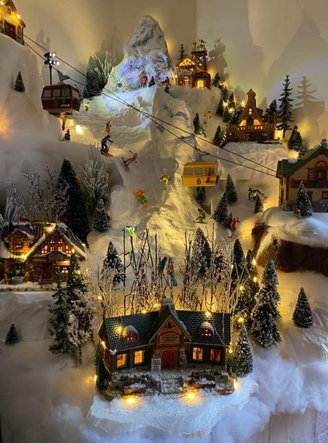 Model Christmas Village, Lemax Village Display, Mini Christmas Town, Christmas Village Ski Slope, Christmas Model Village, Department 56 Christmas Village Display, Christmas Village Ski Slope Diy, Christmas Miniatures Scene Diy, Homemade Christmas Village