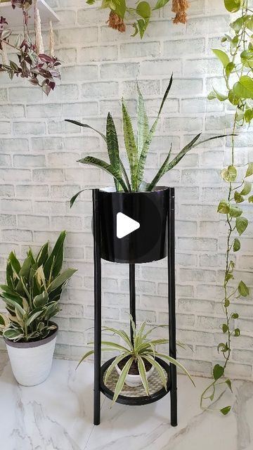 Diy Pot Stand Ideas, Plant Stands Diy, Old Bucket, Bucket Planters, Diy Stool, Pvc Pipes, Paint Buckets, Sand Paper, Diy Plant Stand