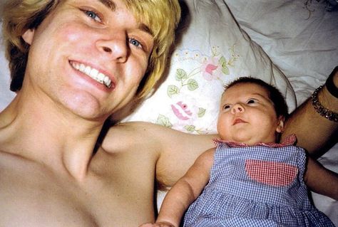 Nineties Violet 🔮 on Instagram: “Kurt Cobain and baby Frances Bean Cobain photographed in 1992. ❣️” Nirvana, Instagram, Kurt Cobain, Frances Bean Cobain, A Man, Bed, On Instagram