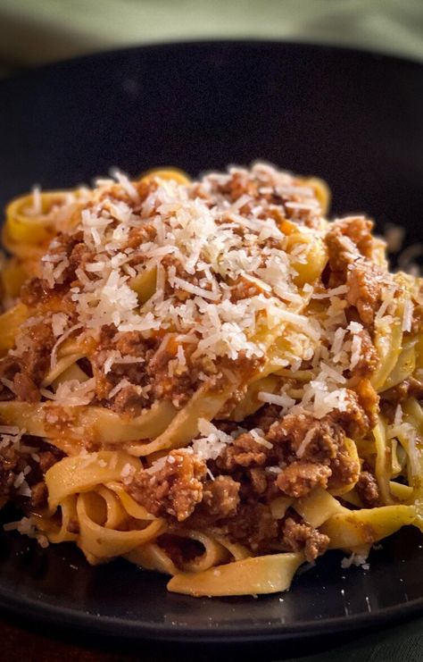 Ultimate Ragù Bolognese — Cooks Without Borders Best Bolognese Recipe, Berlin Kitchen, Ragu Bolognese, Beef Ragu, Bolognese Recipe, Vegetable Puree, Meat Sauce, Grass Fed Beef, Authentic Italian