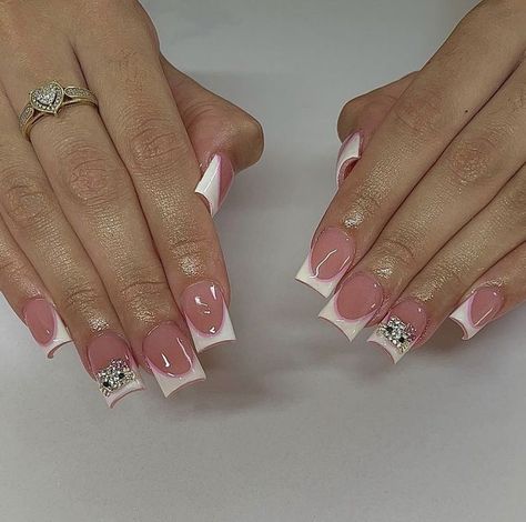 Classy Shorties Nails, Kawaii Nails Square, Shorties Nails Hello Kitty, Pink French Tip Nails With Charms, Shorties Nails Square French Tip, Aesthetically Nails, Short Hello Kitty Nails With Charms, Cute Shorties Acrylic Nails, Tapered Square Nails French Tip