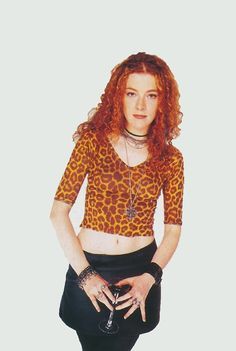 Mellisa Auf Der Maur, Riot Grrrl Fashion, Melissa Auf Der Maur, Courtney Love Hole, Grunge Looks, The Smashing Pumpkins, Celebrity Skin, Girl Artist, Riot Grrrl