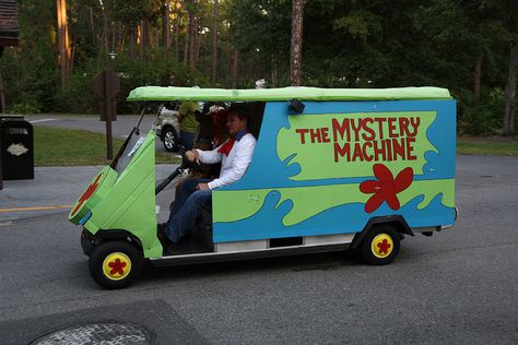 The Mystery Machine Golf Cart in the Parade by Curb Crusher, via Flickr Golf Cart Decorations, The Mystery Machine, Golf Bags For Sale, Halloween Camping, Golf Club Grips, Custom Golf Carts, Boat Parade, Mystery Machine, Golf Cart Accessories