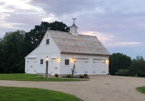 Carriage Houses Westport CT | Country Carpenters Inc. Barndominium Garage, Diy Garage Plans, Barn Garage Plans, Backyard Barn, Plan Garage, Post And Beam Barn, Carriage House Garage, Farmhouse Garage, Barn Apartment