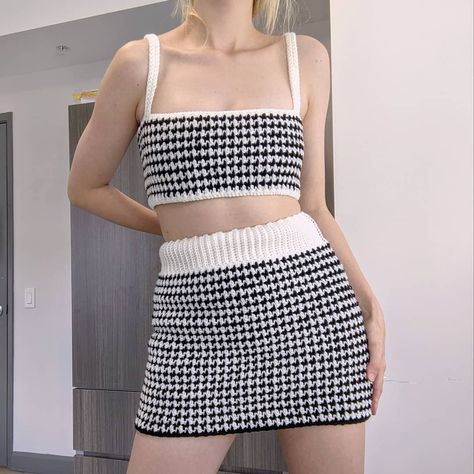 Crochet 2 Piece, Skirt Crochet, Houndstooth Skirt, Crochet Clothing And Accessories, Knitwear Fashion, White Houndstooth, Crochet Top Pattern, Houndstooth Pattern, White Crochet