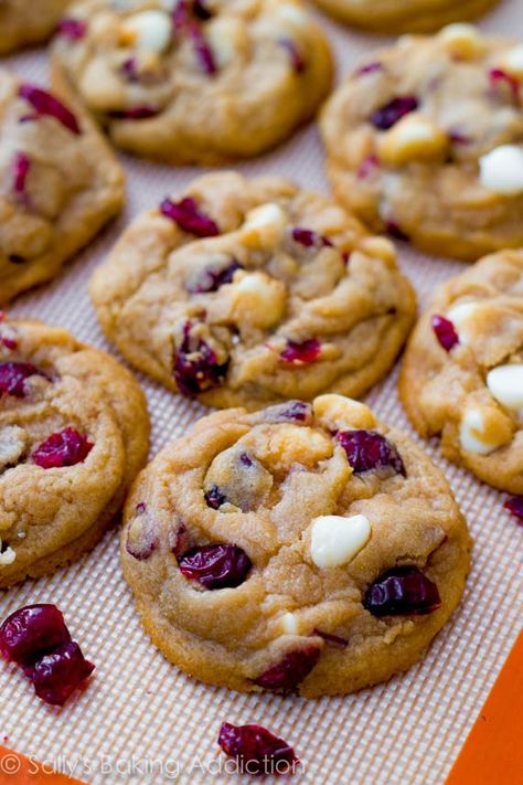 Cranberry White Chocolate Chip Cookies, Chocolate Cranberry Cookies, Cranberry Cookies Recipes, Patisserie Vegan, Cranberry White Chocolate, White Chocolate Cranberry Cookies, White Chocolate Chip, White Chocolate Chip Cookies, Cranberry Cookies