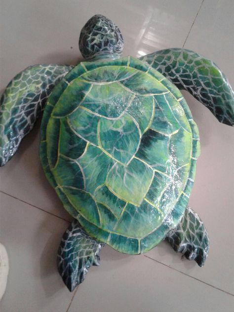 Sea Turtle Pottery Ceramics, Paper Mache Sea Turtle, Sea Turtle Sculpture, Turtle Ceramics Ideas, Ceramic Sea Turtle, Paper Mache Sea Animals, Clay Ocean Animals, Cardboard Turtle, Paper Mache Turtle