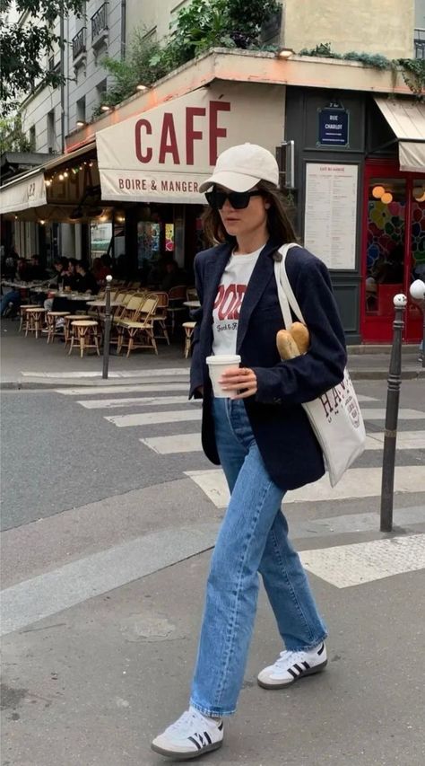 6 Chic Yet Easy Outfits That Are Perfect for Wearing to the Pub This Spring European Sneakers Street Styles, Woden Sneaker Outfit, European Spring, French Outfits, Looks Adidas, Mode Adidas, Celana Fashion, Adidas Samba Outfit, Trainers Outfit