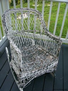 How to repair flaking paint on wicker furniture Paint Wicker Furniture, Wicker Furniture Repair, Painting Wicker, Paint Wicker, Wicker Weaving, Painting Wicker Furniture, Wicker Rocker, Old Wicker, Wicker Couch