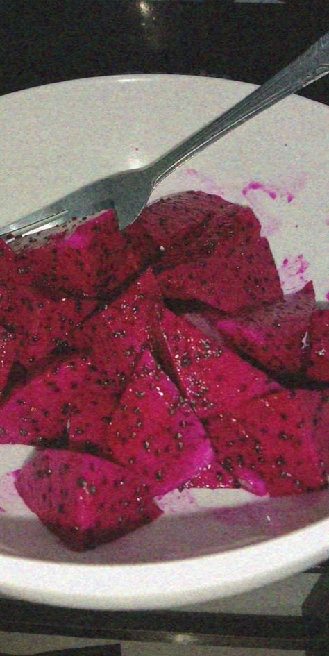 Dragon Fruit Snap, Naga Dragon, Starbucks Drinks Recipes, Fancy Drinks, Delicacy Food, Snap Food, Food Snapchat, Food Items, How To Make Bows