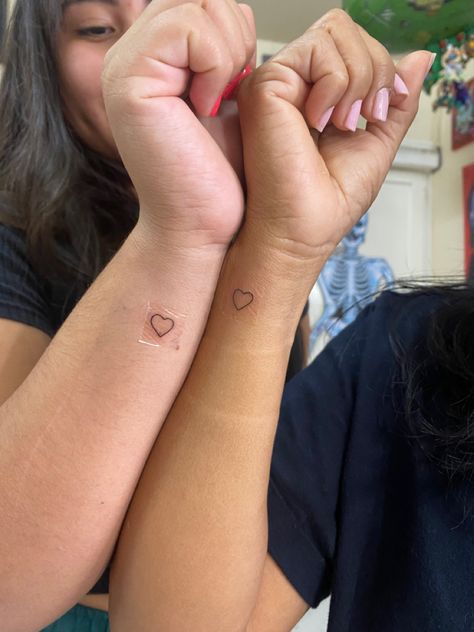 matching heart tattoos Sister Heart Tattoos, Little Heart Tattoos, Love Heart Tattoo, Simple Heart Tattoos, Maching Tattoos, Twin Tattoos, Heart Tattoo Wrist, Matching Friend Tattoos, Small Matching Tattoos