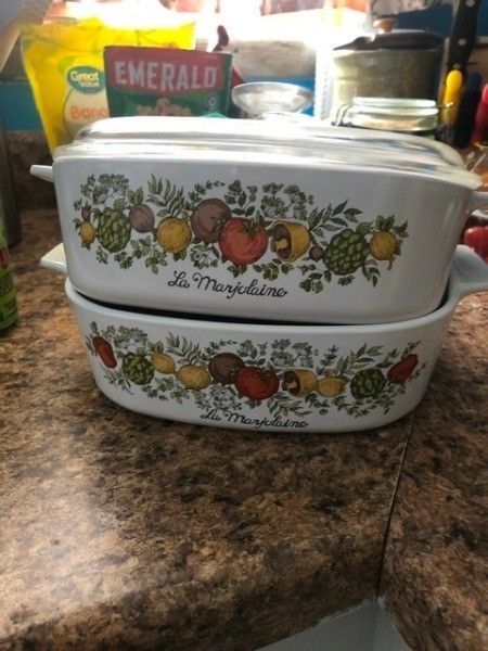 Finding the Value of Vintage CorningWare | ThriftyFun Corning Ware Vintage, Vintage Corningware Patterns, Spice Of Life Corningware, Corningware Vintage Patterns, Fifties Kitchen, Old Dishes, Corningware Vintage, Pyrex Display, Glass Cookware