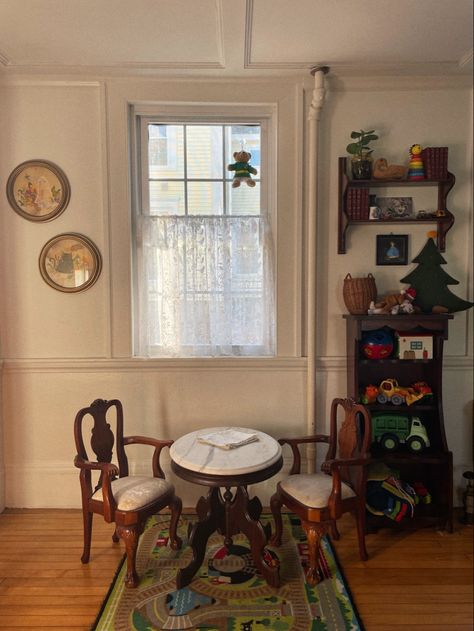 Vintage Childrens Room, Vintage Playroom Ideas, Antique Playroom, Playroom Vintage, Daycare Room Design, Vintage Playroom, Eclectic Kids Room, Historical Outfits, Storybook Nursery