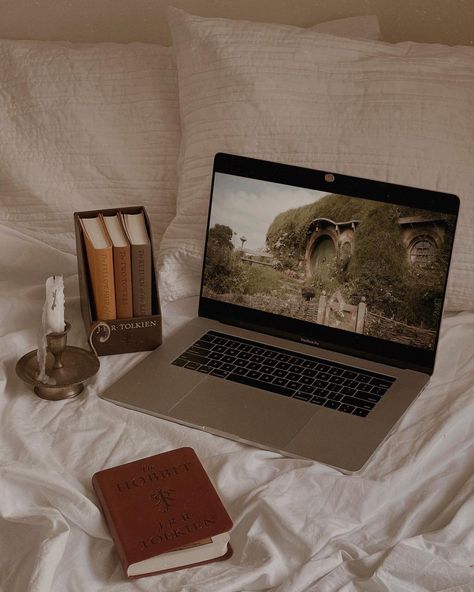 The Hobbit Book Aesthetic, Hobbit Girl Aesthetic, Lord Of The Rings Book Aesthetic, Watching Films Aesthetic, Hobbiton Aesthetic, The Lord Of The Rings Aesthetic, The Hobbit Aesthetic, Lord Of The Rings Aesthetic, Lord Of The Rings Books