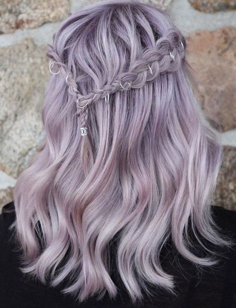 50 Cute Medium Pastel Hair Ideas - Styleoholic Hair Pale Skin, Highlight Color, Hair Silver, Lilac Hair, Fabulous Hair, Silver Hair Color, Dye Ideas, Hair Color Pastel, Lavender Hair