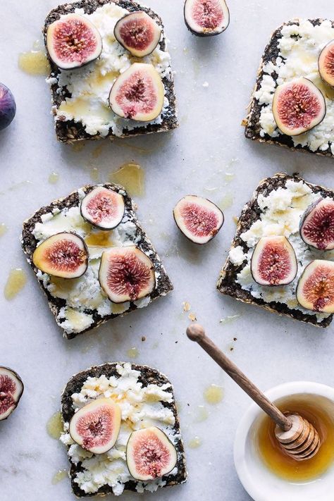 Can’t get enough of the season’s freshest figs? Try this simple Salted Honey Fig Toast recipe to spruce up your breakfast or afternoon snack with the season’s best fruit. #toast #toppings #fruit #honey #cheese Fig Toast, 5 Minute Recipe, Breakfast Recipies, Healthy Afternoon Snacks, Seasonal Desserts, 5 Minute Meals, Snack Healthy, Healthy Bread, Fresh Figs