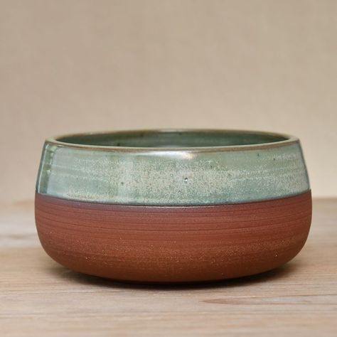 Mayco Green Tea, Handmade Clay Pots, Ceramics Bowls Designs, Pottery Jars, Ceramics Pottery Bowls, Glazing Ideas, Terracotta Bowl, Handmade Pottery Bowls, Ceramic Texture