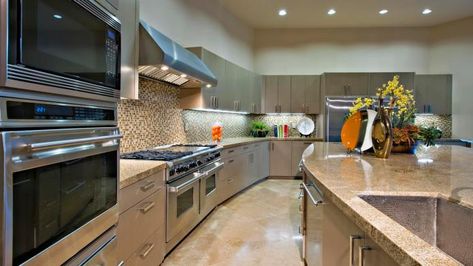 PHOTOS: Kosher kitchens that prove why doubles are trendy – SheKnows Kosher Kitchen Design, Kitchen Definition, Jewish Kitchen, Long Narrow Kitchen, Kitchen Spotlights, Kosher Kitchen, Kitchen Innovation, Custom Kitchens Design, Narrow Kitchen