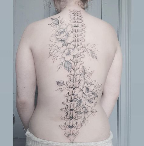 Vertebrate Spine Tattoo, Spinal Cord Anatomy Tattoo, Gorgeous Spine Tattoos, Anatomy Back Tattoo, Spine Tattoos Of Spine, Spine Tattoos Vertebrae, Spine Tattoo Of Spine, Irish Spine Tattoo, Back Tattoo Bones