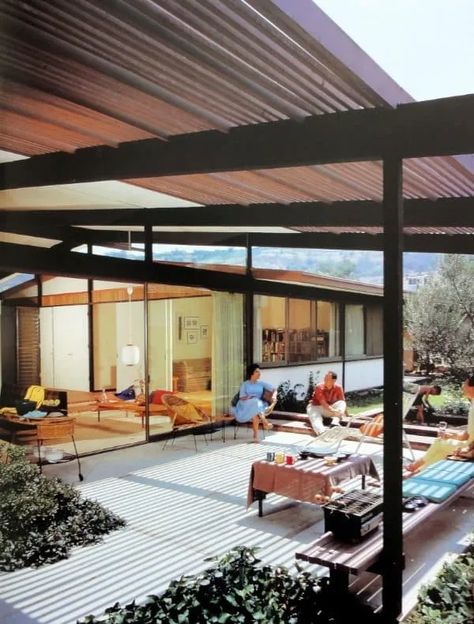 Mid Century Modern Californian Architecture: The Hayes Residence. Furniture Master Bedrooms, Mid Century Patio, Mid Century Patio Furniture, Mid Century Modern Homes, Monochromatic Interior Design, Cliff May, Modern Kitchen Open, Vintage Patio, Clerestory Windows