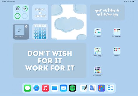 Ipad Air Organization Homescreen, Blue Homescreen Ipad, Ipad Air Homescreen Ideas, Ipad Organizer Wallpaper, Ipad Wedges Ideas, Ipad Homescreen Ideas Aesthetic Blue, Blue Ipad Homescreen Ideas, Iphone Wallpaper Organizer, Ipad Air 4 Aesthetic Wallpaper