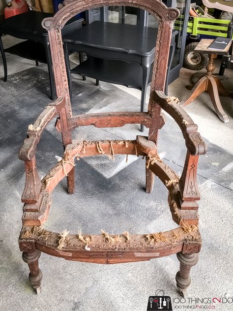 A chair makeover you won't believe! | 100 Things 2 Do Arm Chair Makeover, Antique Chairs Makeover, Vintage Chairs Makeover, Wood Chair Makeover, Refinished Chairs, Upholstered Chairs Diy, Refurbished Chairs, Chair Reupholstery, Dining Chair Makeover