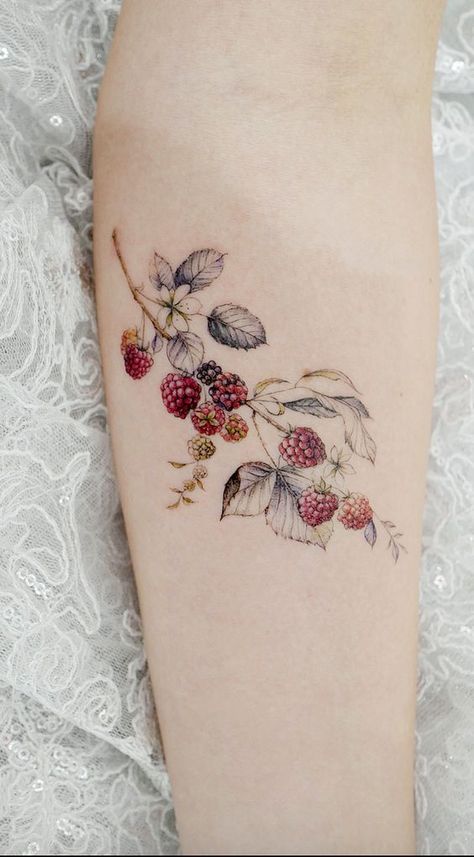 Raspberry branch tattoo on the arm | www.otziapp.com Sammi Jefcoate, Tattooed Models, Simple Flower Tattoo, Dragons Tattoo, Flower Simple, Model Tattoo, Skin Tattoo, Shape Tattoo, Simple Tattoo Designs